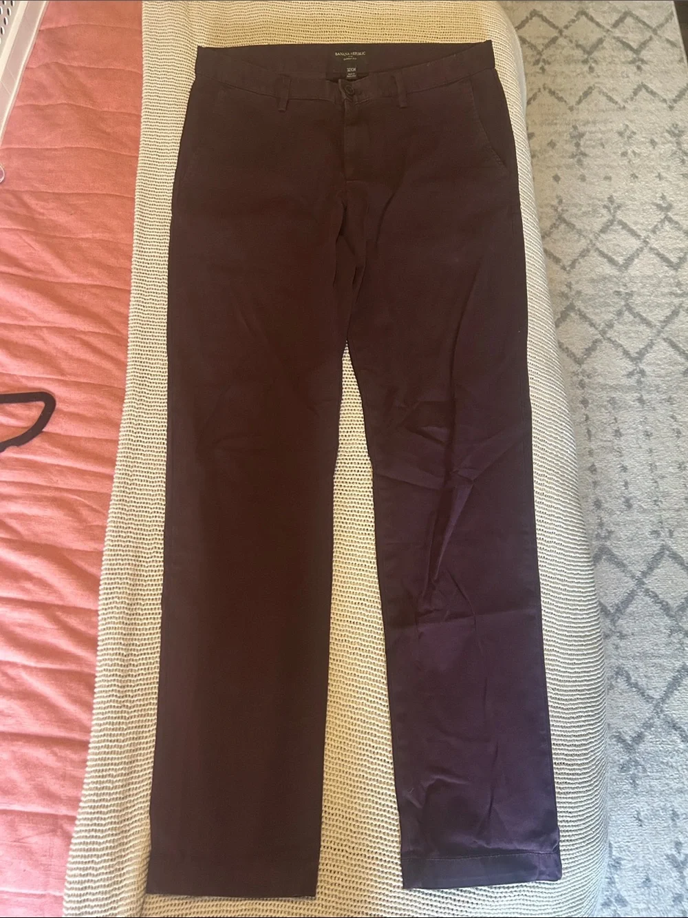 Banana Republic Men’s Dark Plum Chinos 32/34